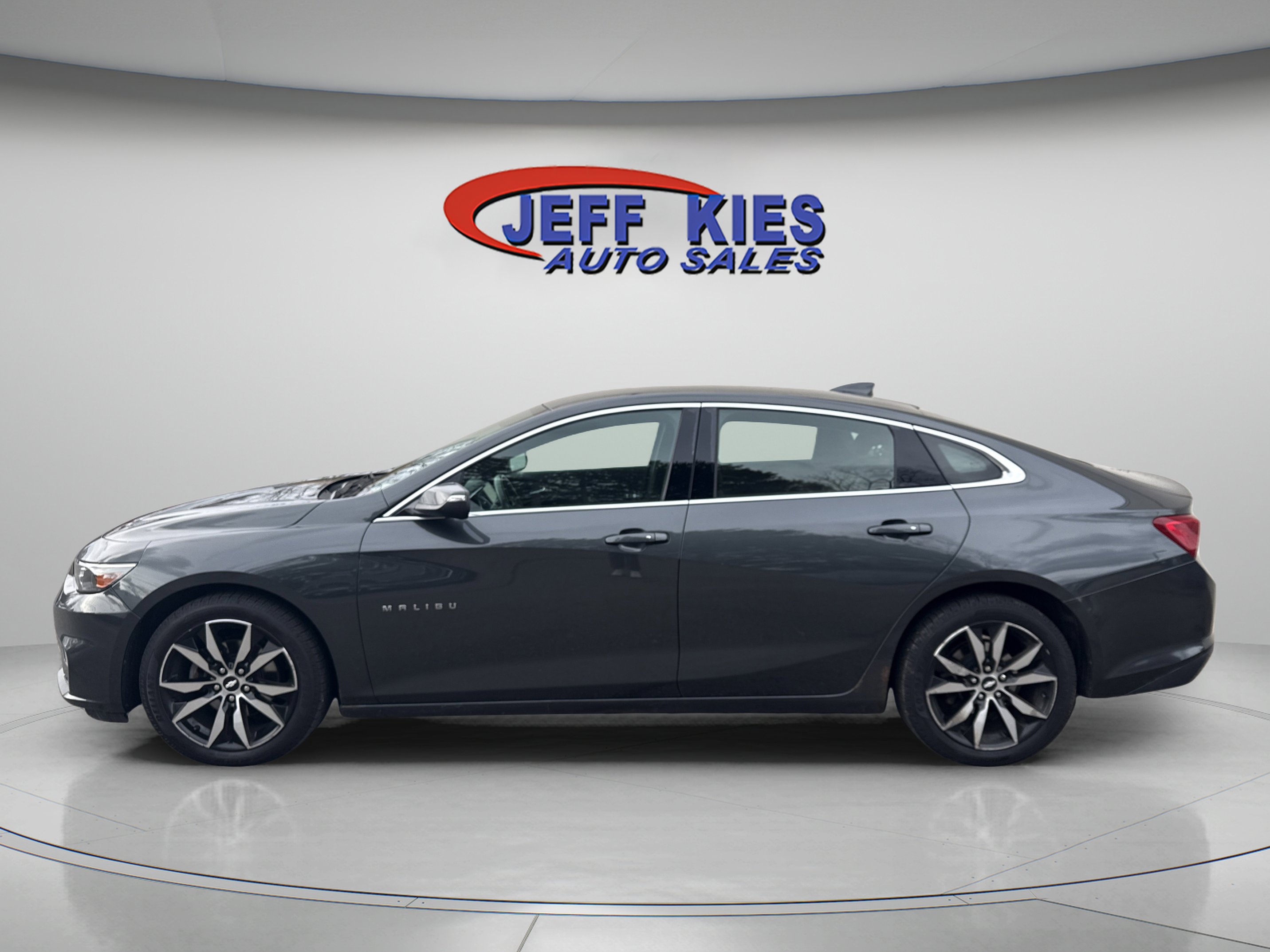 Used 2017 Chevrolet Malibu LT image 4