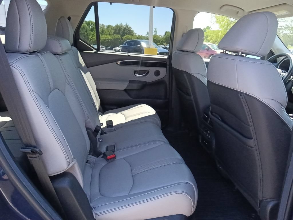 Used 2025 Honda Pilot EX-L image 32