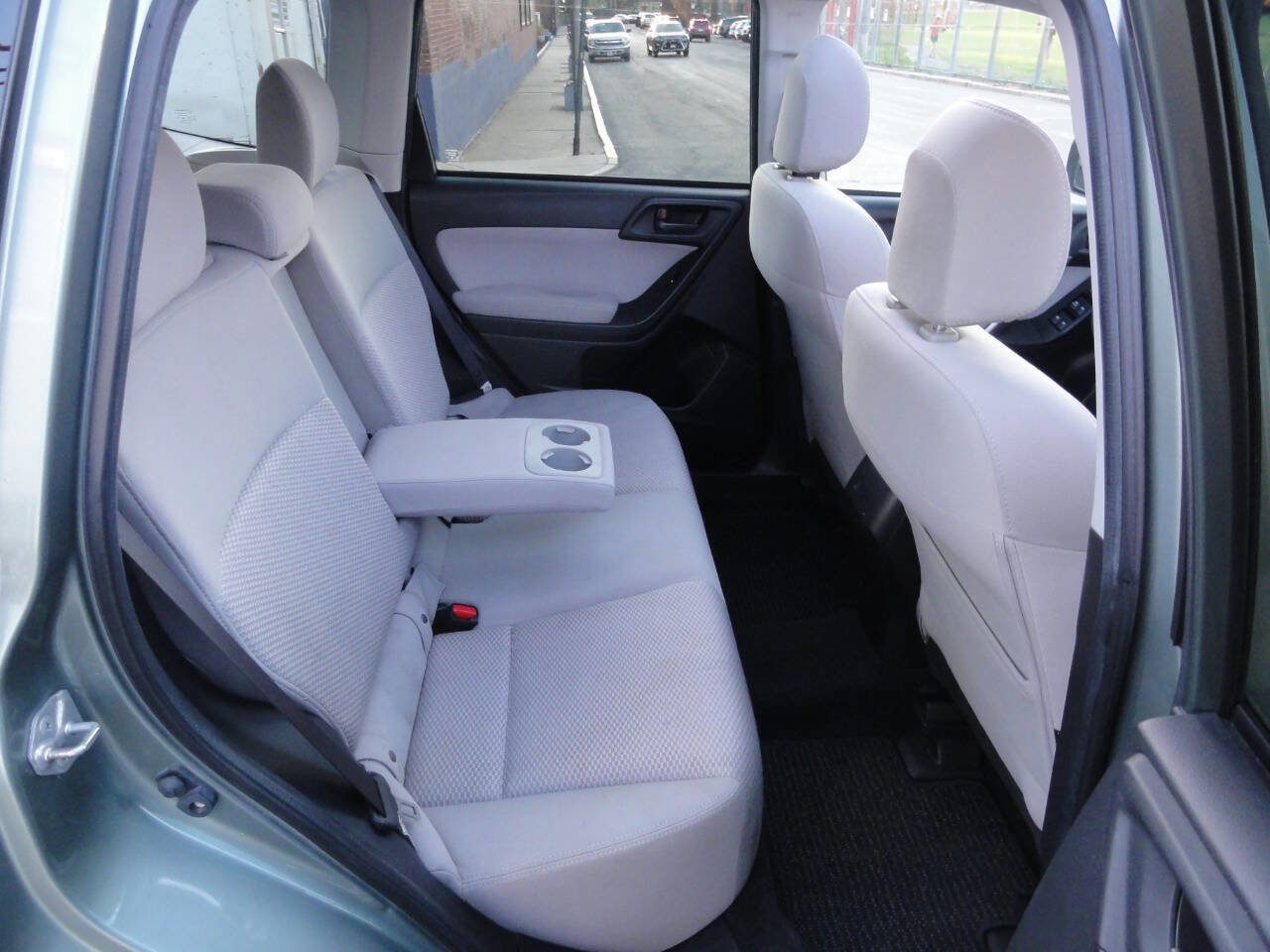 Used 2014 Subaru Forester 2.5i Premium w/ All-Weather Package AWD/4WD image 34