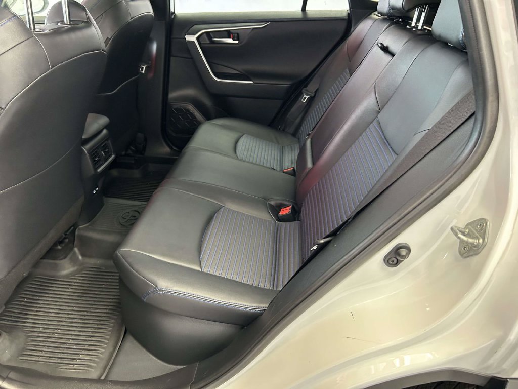 Used 2025 Toyota RAV4 XSE AWD/4WD image 15