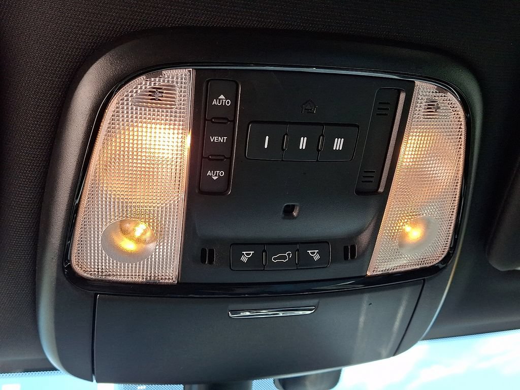 Used 2022 Dodge Durango R/T w/ Blacktop Package AWD/4WD image 23