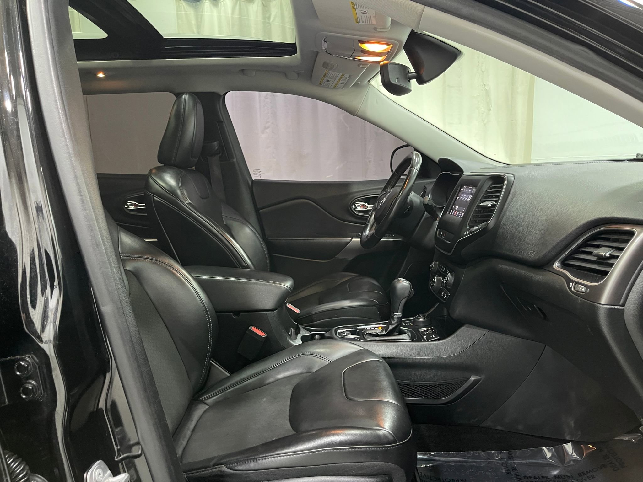 Used 2019 Jeep Cherokee Latitude Plus w/ Comfort/Convenience Group AWD/4WD image 30