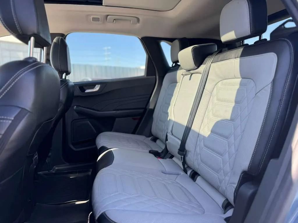 Used 2023 Ford Escape SE w/ PHEV Premium Package image 17