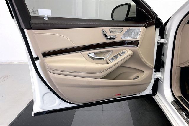 Used 2019 Mercedes-Benz S 560 Sedan image 26