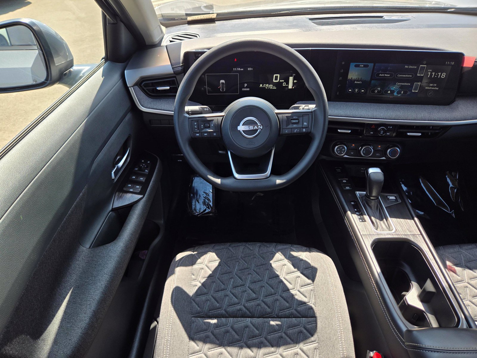 Used 2025 Nissan Kicks SV AWD/4WD image 17