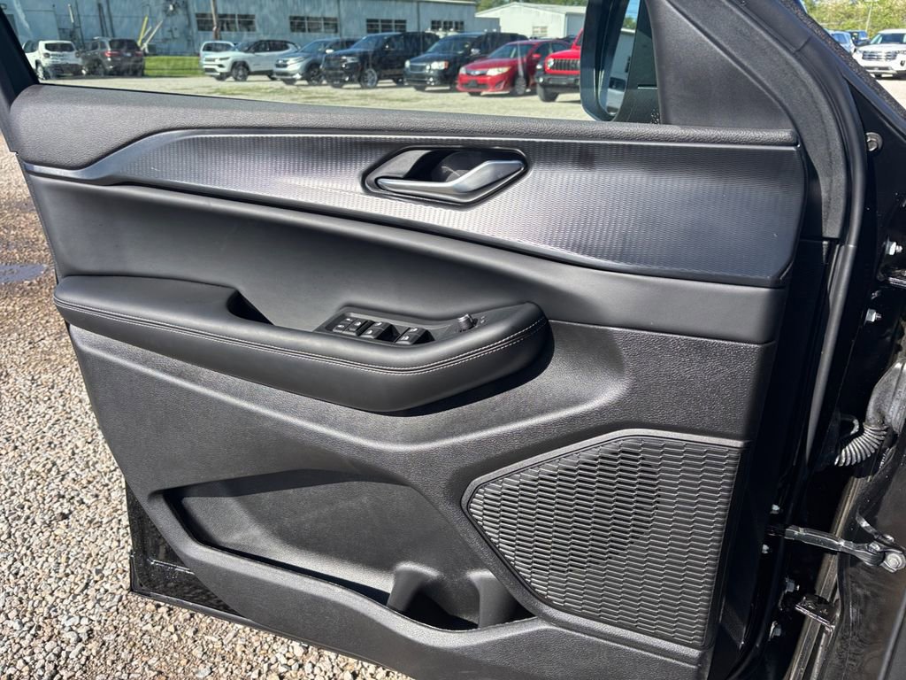 Used 2025 Jeep Grand Cherokee L Laredo w/ Luxury Tech Group I AWD/4WD image 15