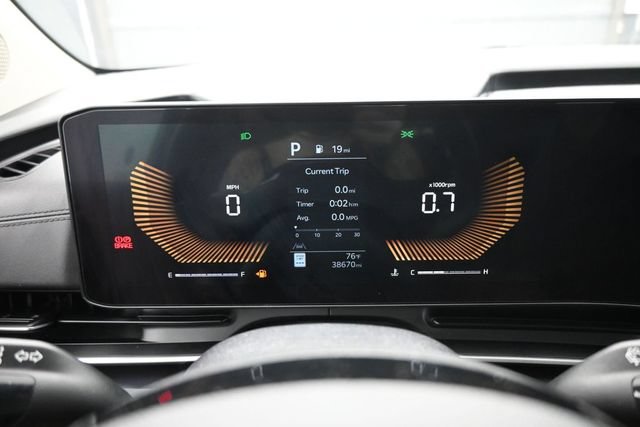 Used 2025 Kia Carnival FWD image 14