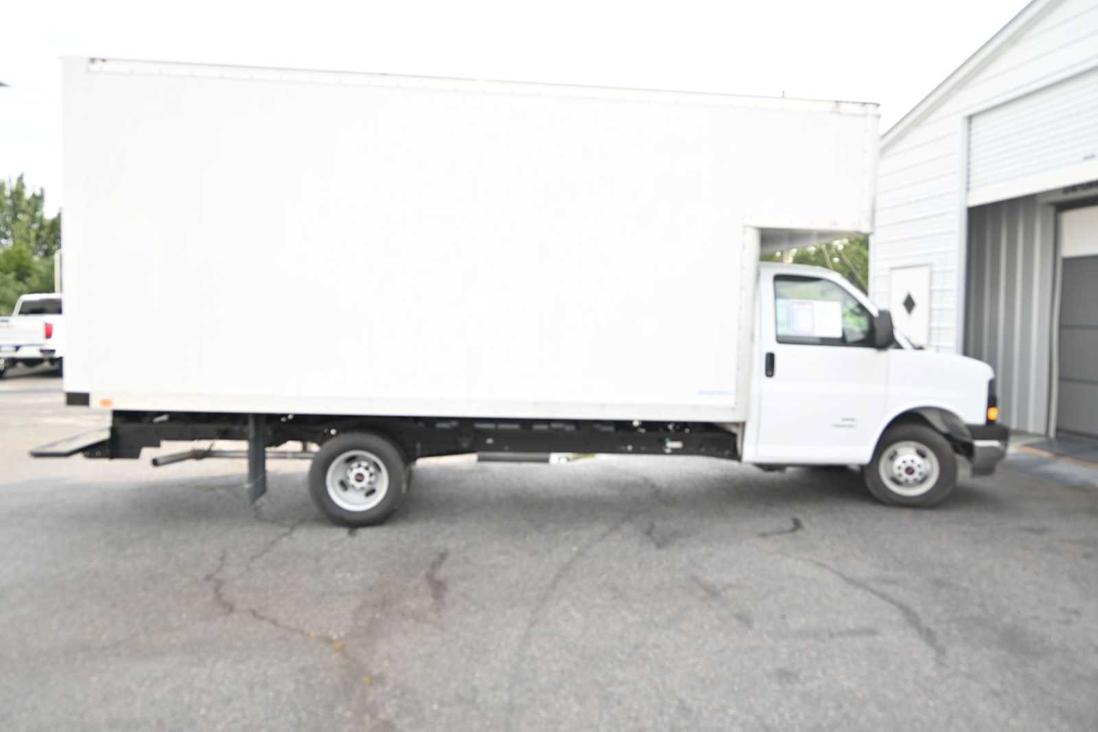 Used 2024 GMC Savana 4500 w/ Power Convenience Package RWD image 28