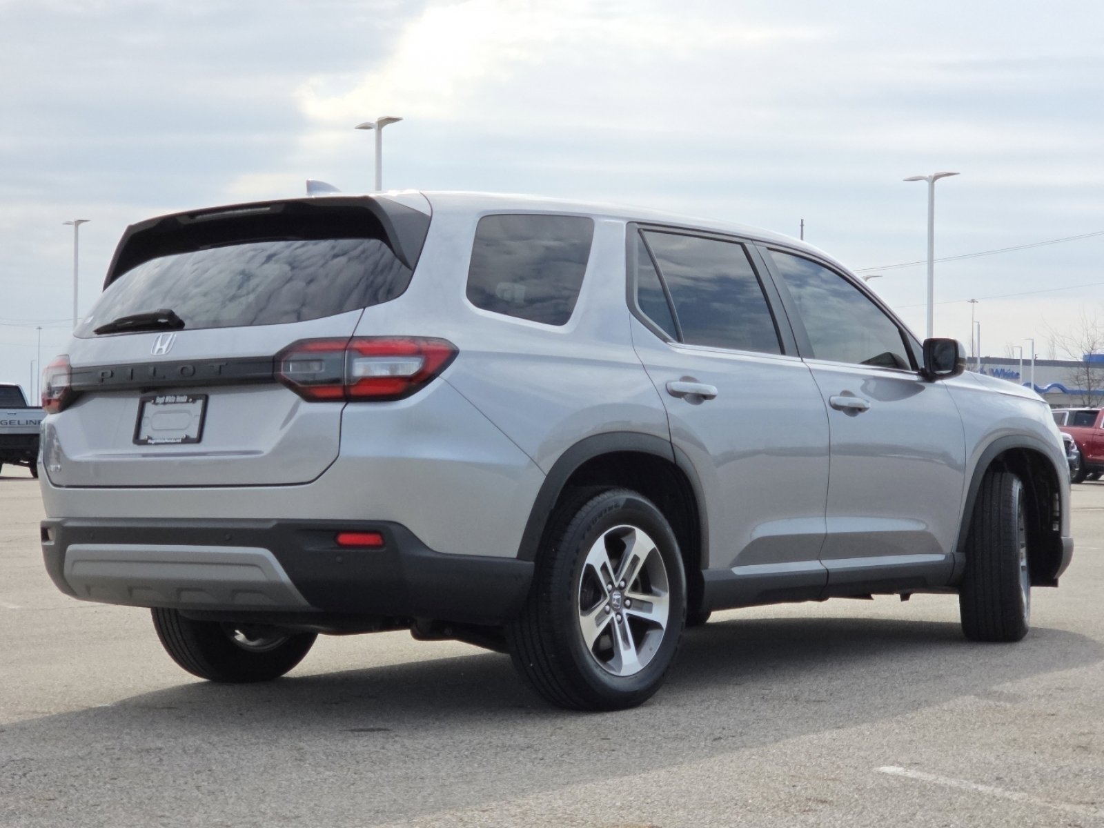 Used 2025 Honda Pilot EX-L image 18