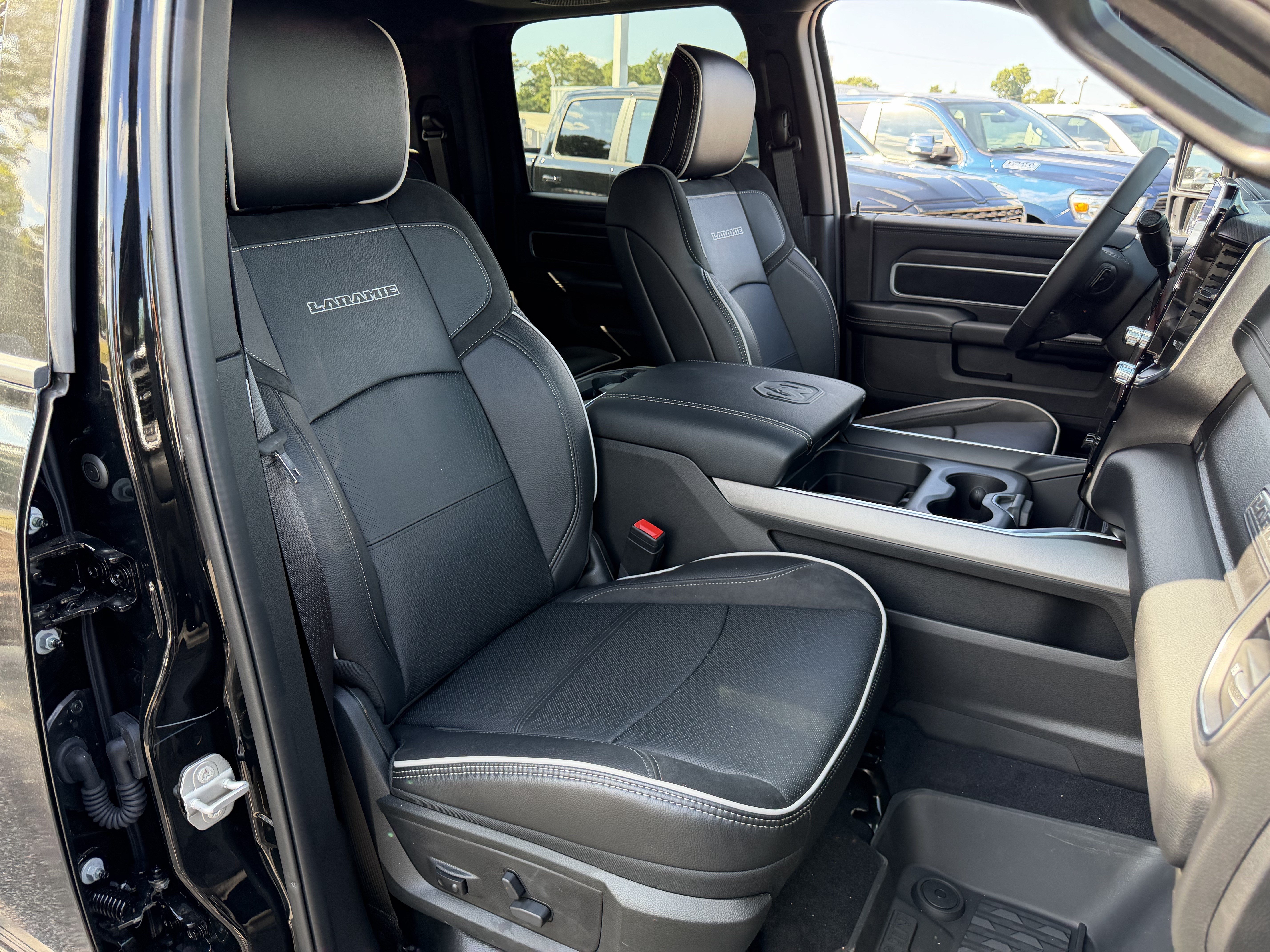 New 2026 RAM 3500 Laramie AWD/4WD image 36