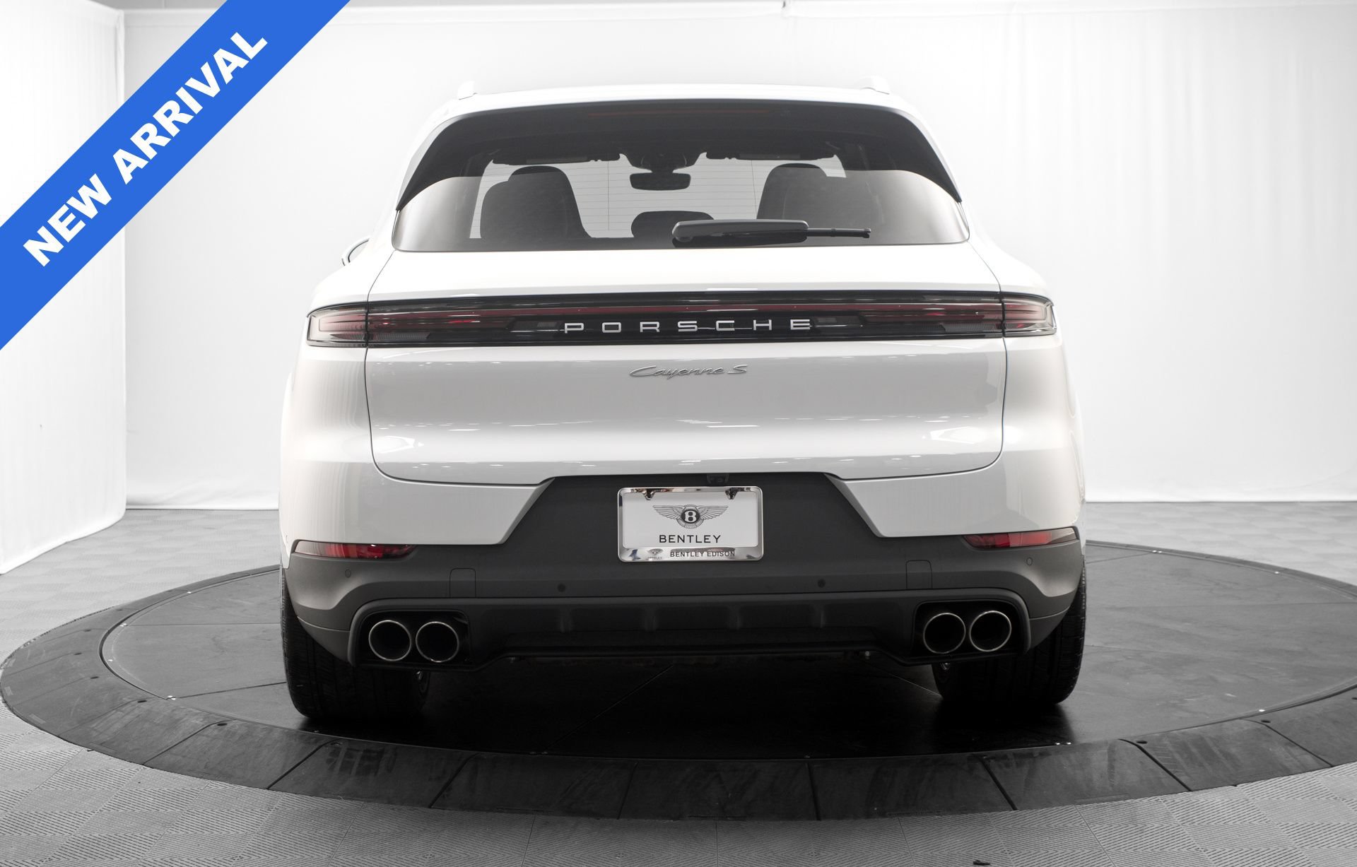 Used 2025 Porsche Cayenne S AWD/4WD image 4