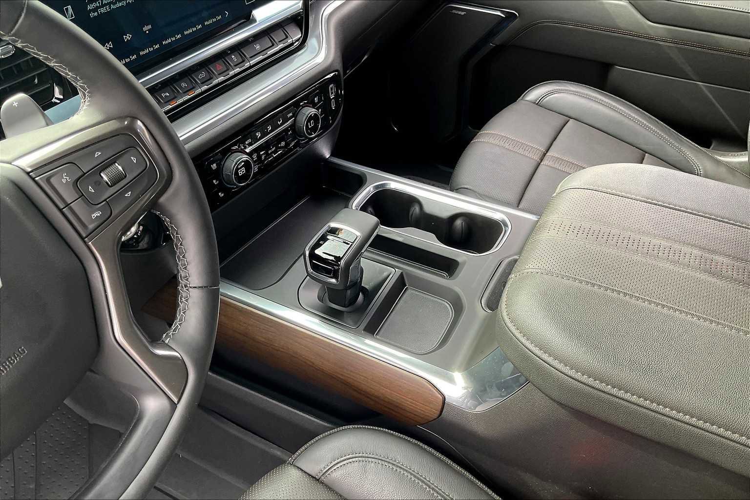 Used 2024 Chevrolet Silverado 1500 High Country w/ High Country Premium Package image 18