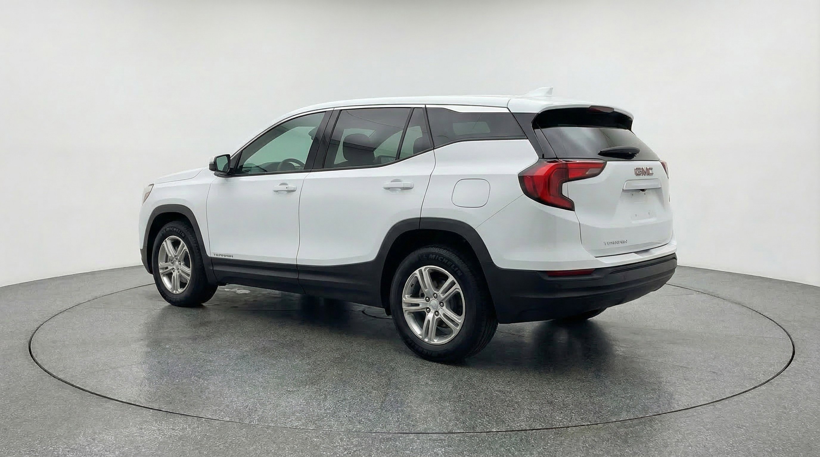 Used 2024 GMC Terrain SLE image 6