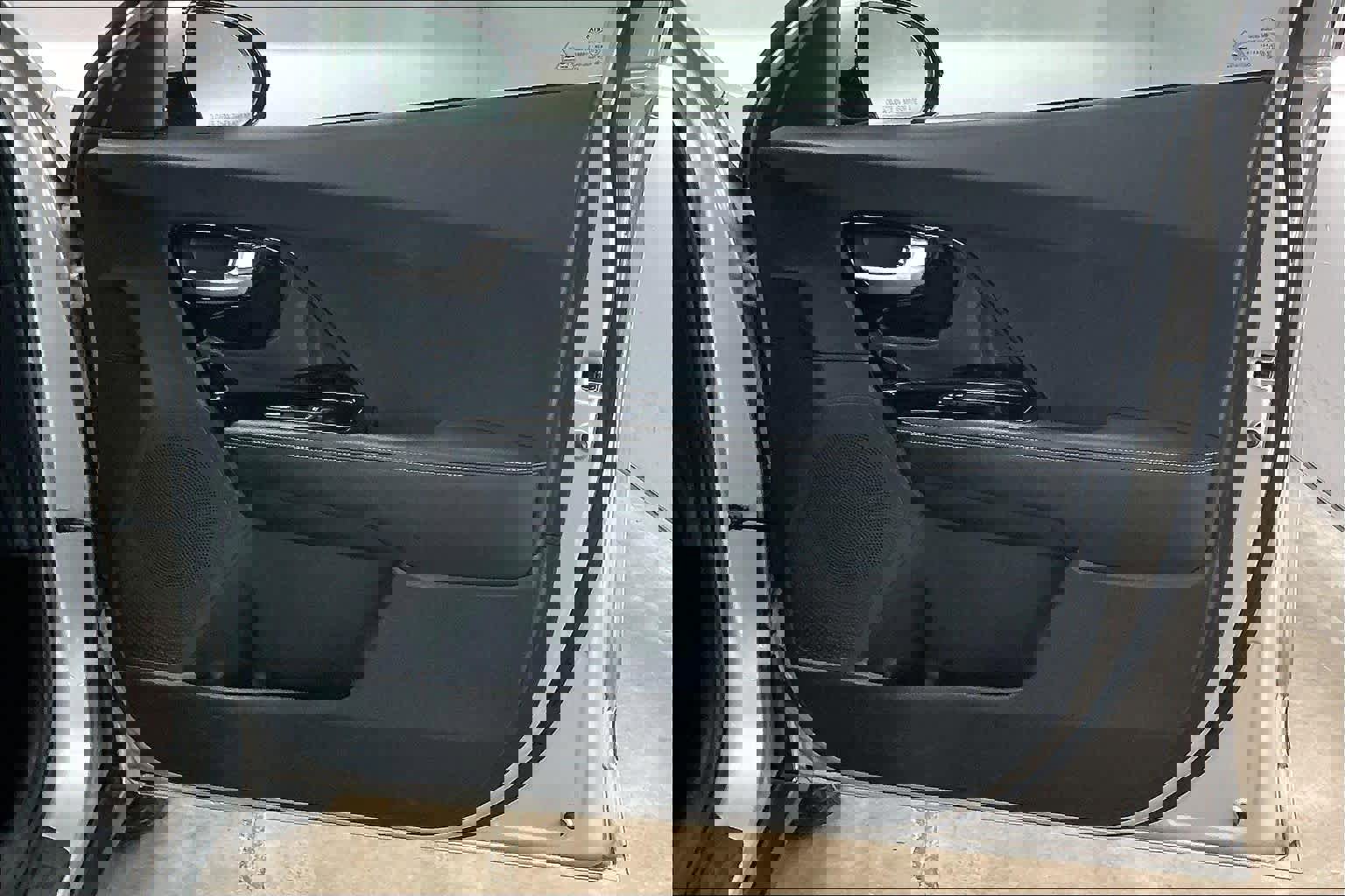 Used 2019 Kia Niro EX image 27