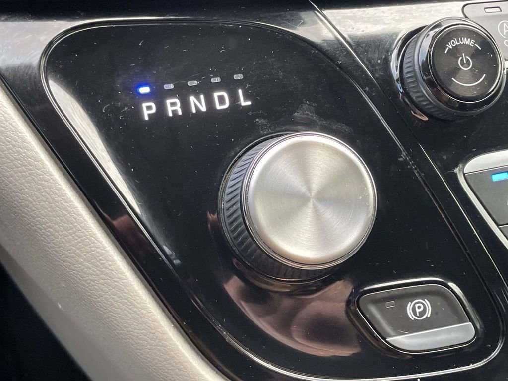 Certified 2021 Chrysler Pacifica Touring-L image 39