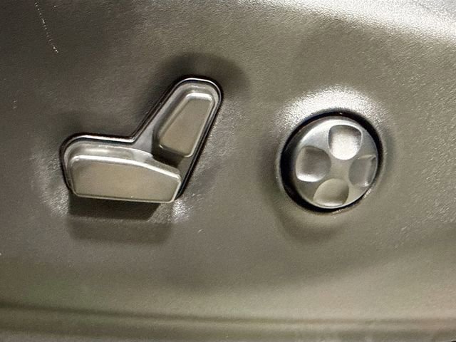 Used 2022 Chrysler Voyager LX image 20