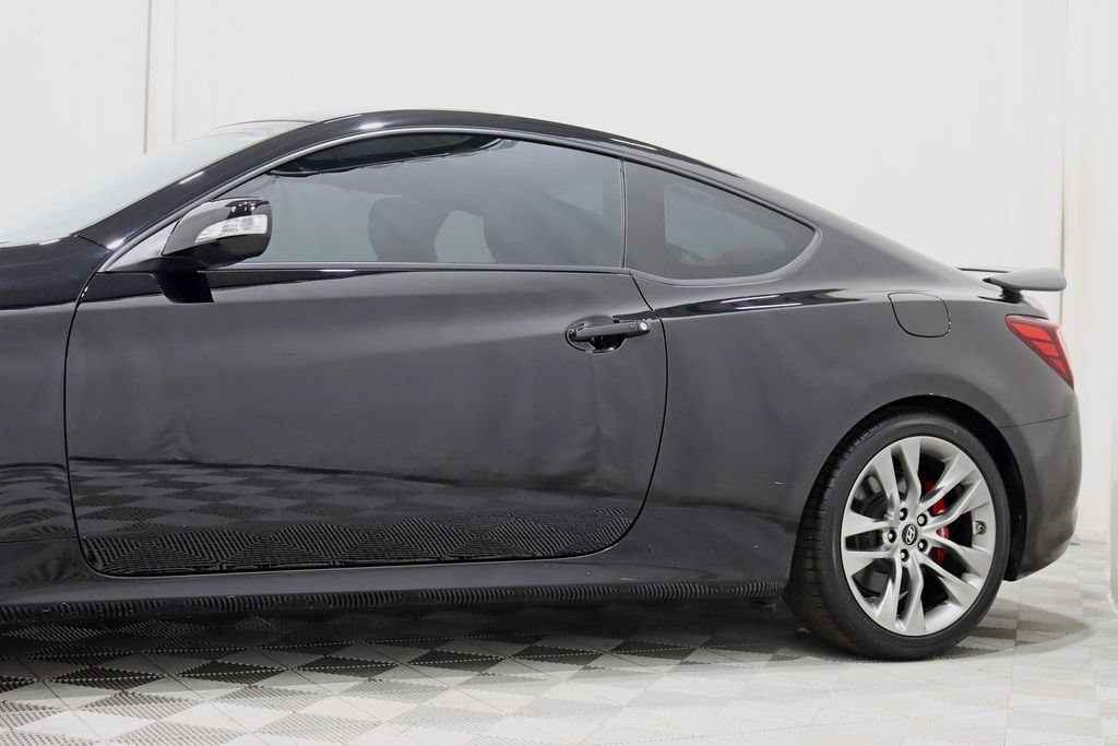 Used 2016 Hyundai Genesis Coupe 3.8 RWD image 3