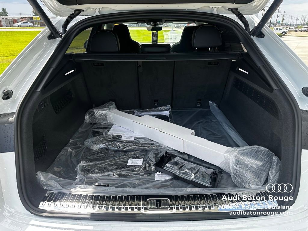 New 2026 Audi SQ8 Premium Plus AWD/4WD image 7