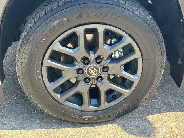 Used 2026 Toyota Sequoia Platinum AWD/4WD image 4