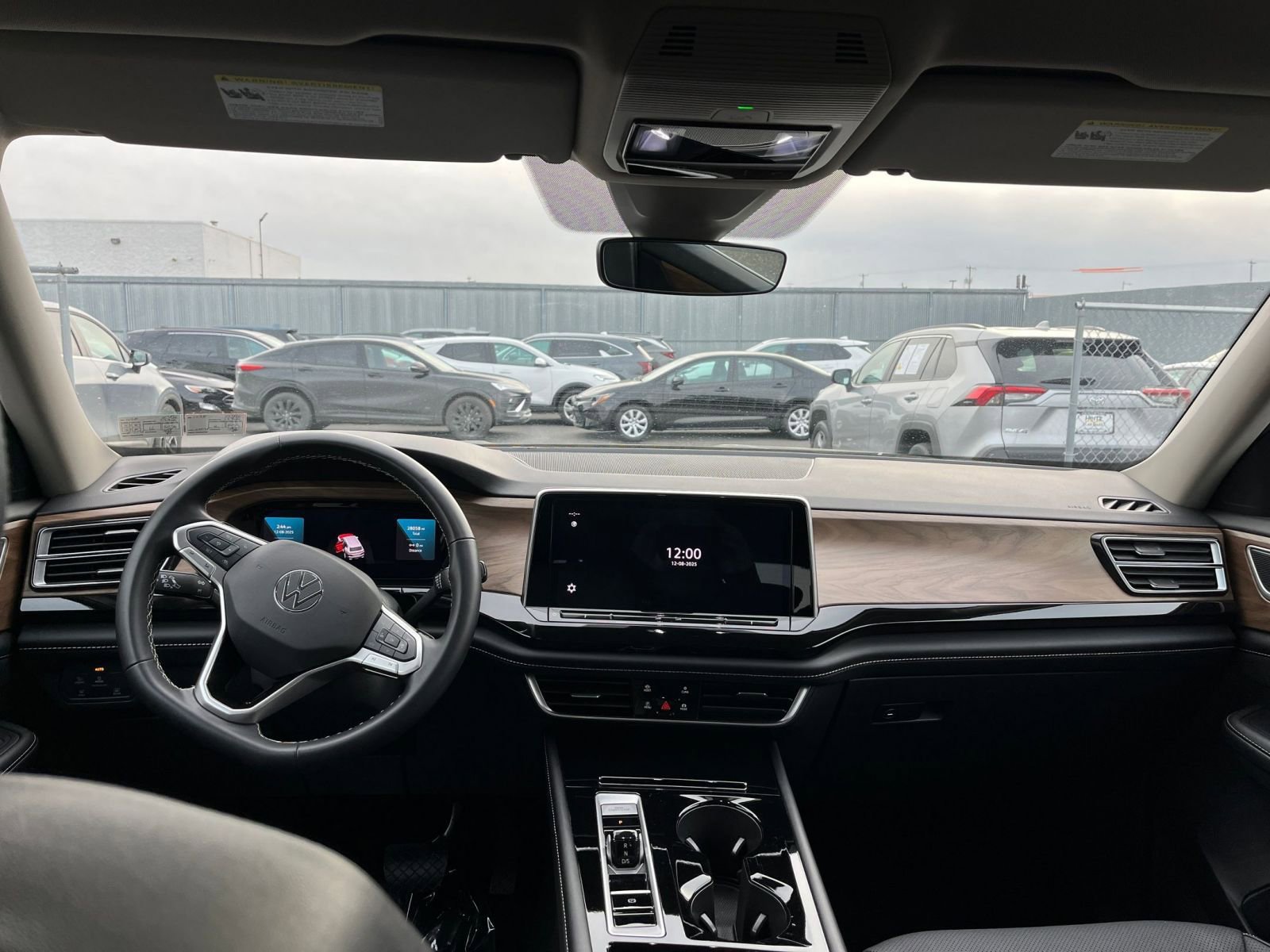 Used 2025 Volkswagen Atlas SE image 33