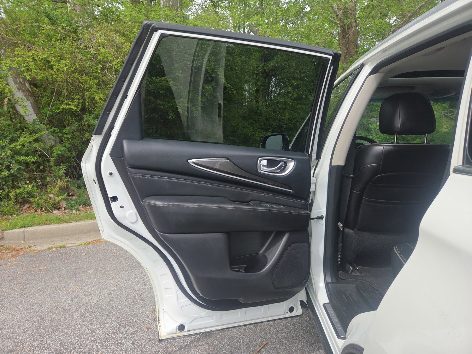 Used 2016 INFINITI QX60 AWD w/ Premium Package image 29