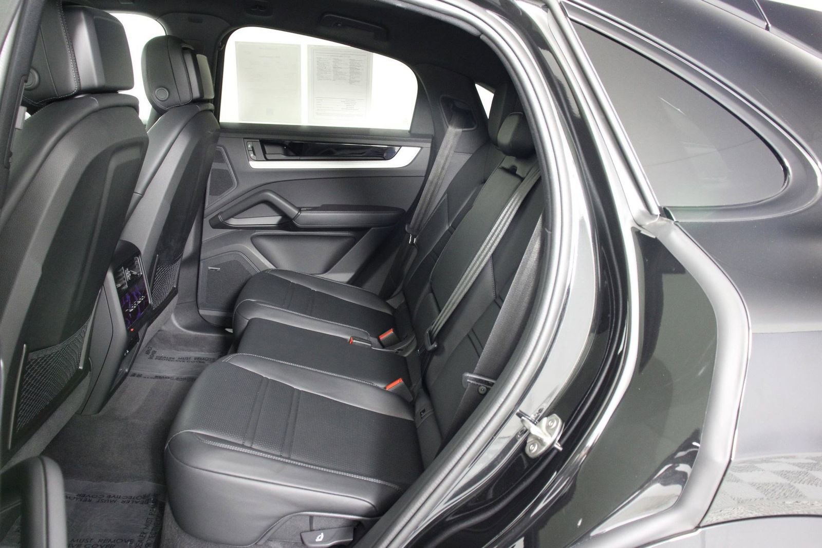 Certified 2025 Porsche Cayenne Coupe image 33