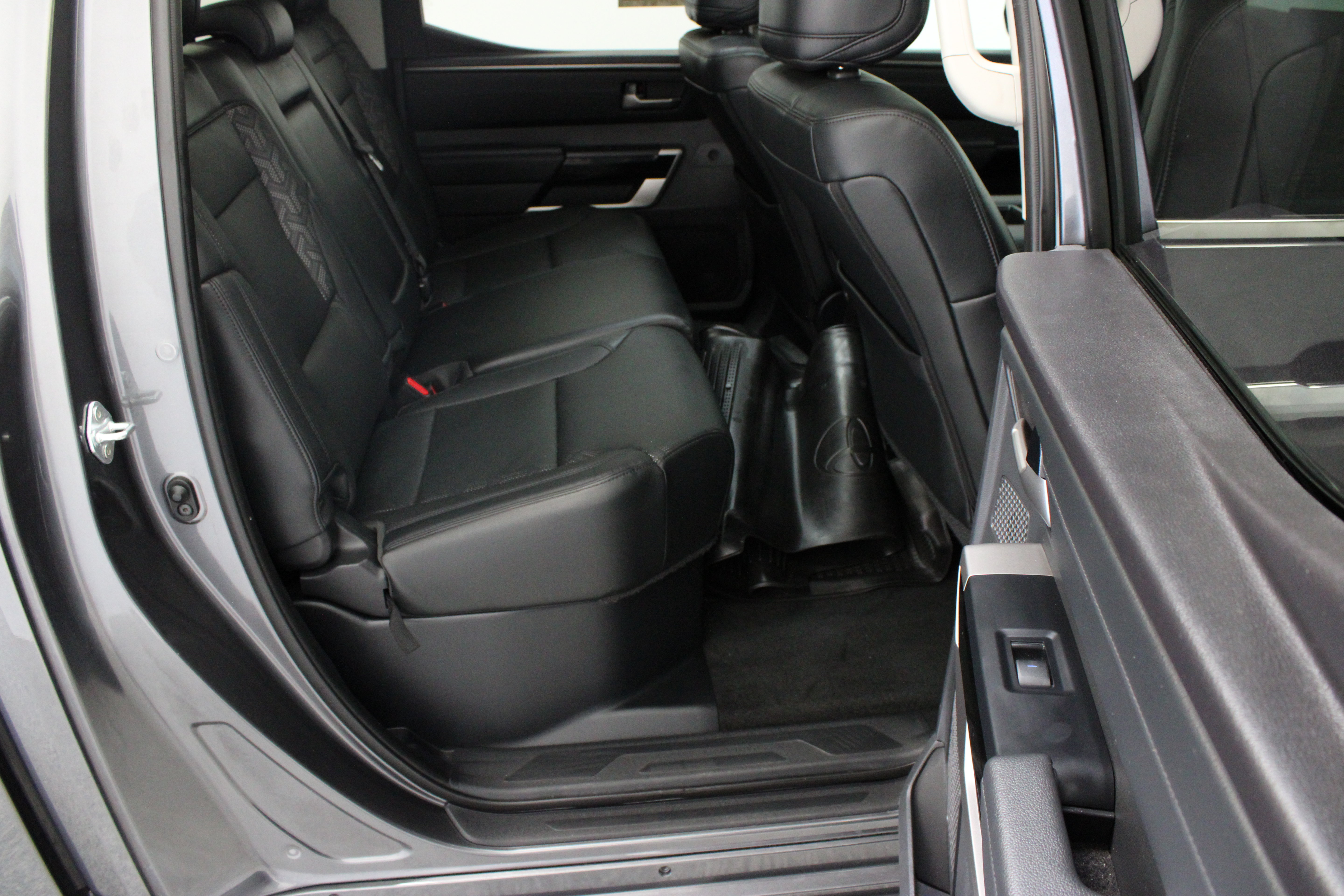 Used 2024 Toyota Tundra Limited AWD/4WD image 37