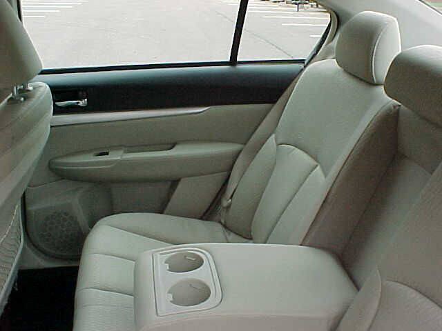 Used 2010 Subaru Legacy 2.5i Premium AWD/4WD image 9