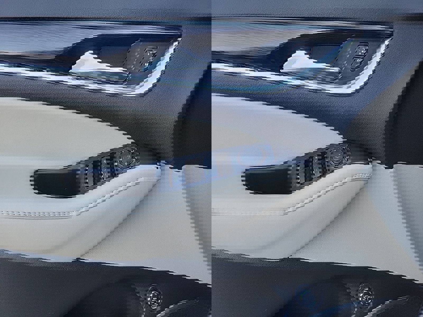 Used 2021 Buick Enclave Essence w/ Sound and Sites Package image 37