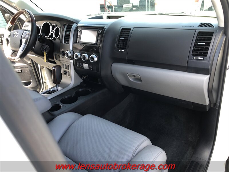 Used 2017 Toyota Sequoia Platinum AWD/4WD image 25