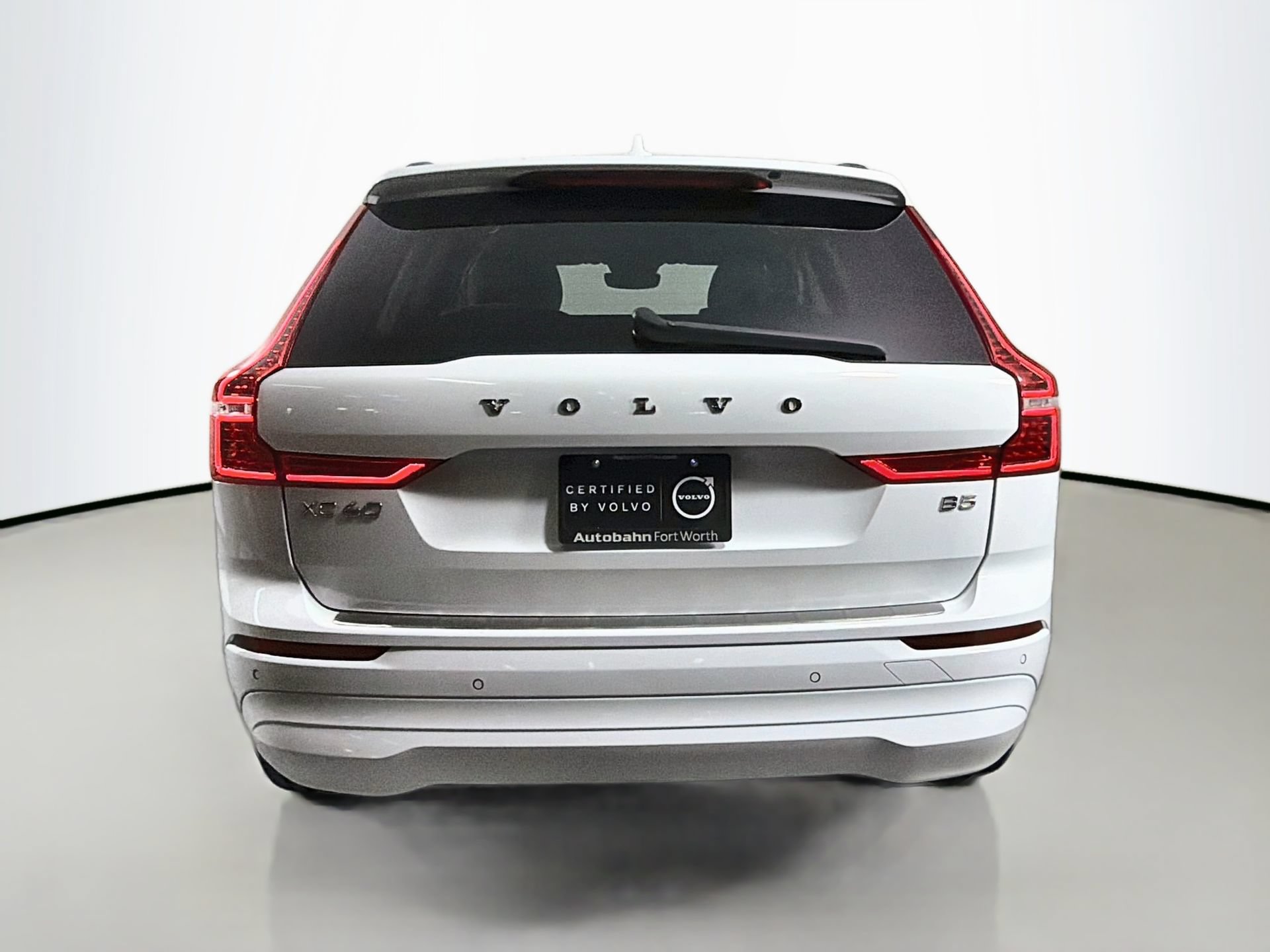 Certified 2022 Volvo XC60 B5 Momentum w/ Advanced Package FWD image 7