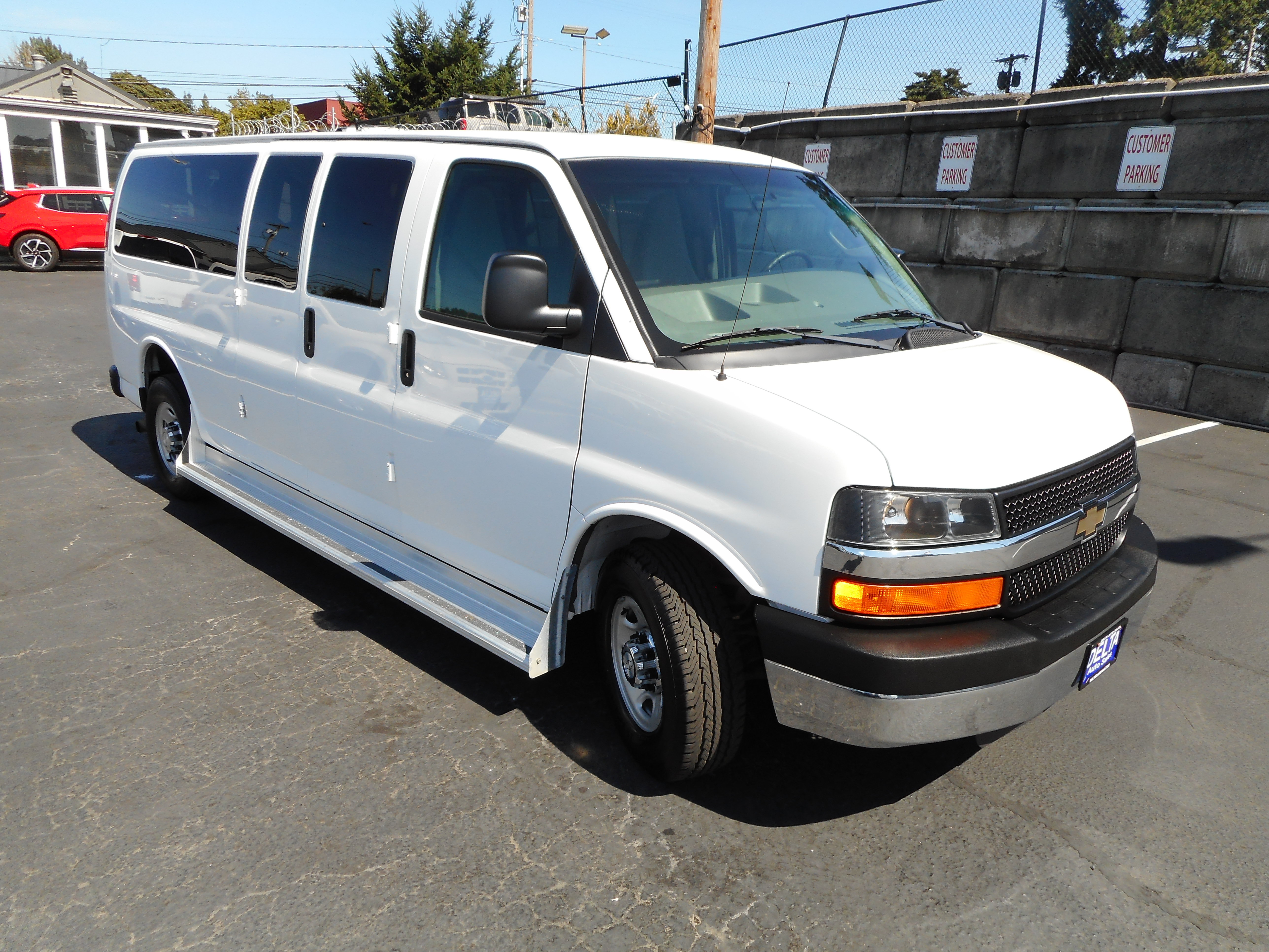 Used 2016 Chevrolet Express 3500 LT w/ LT Preferred Equipment Group RWD image 5