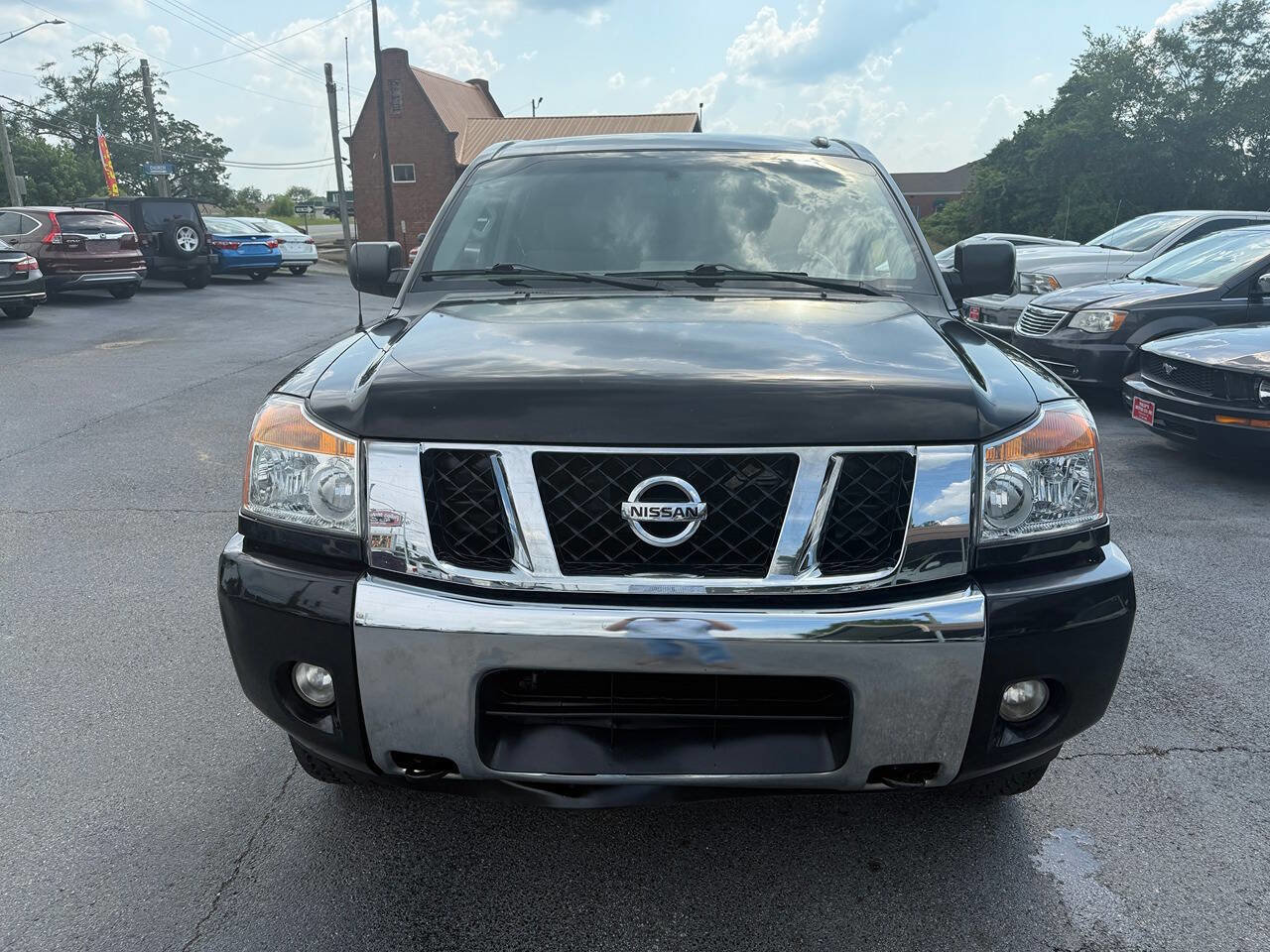 Used 2014 Nissan Titan SV w/ SV Value Truck Package image 9