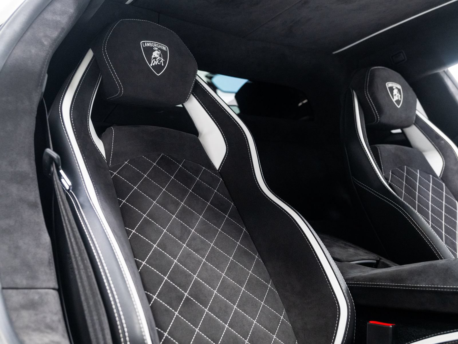 Used 2018 Lamborghini Aventador S AWD/4WD image 54