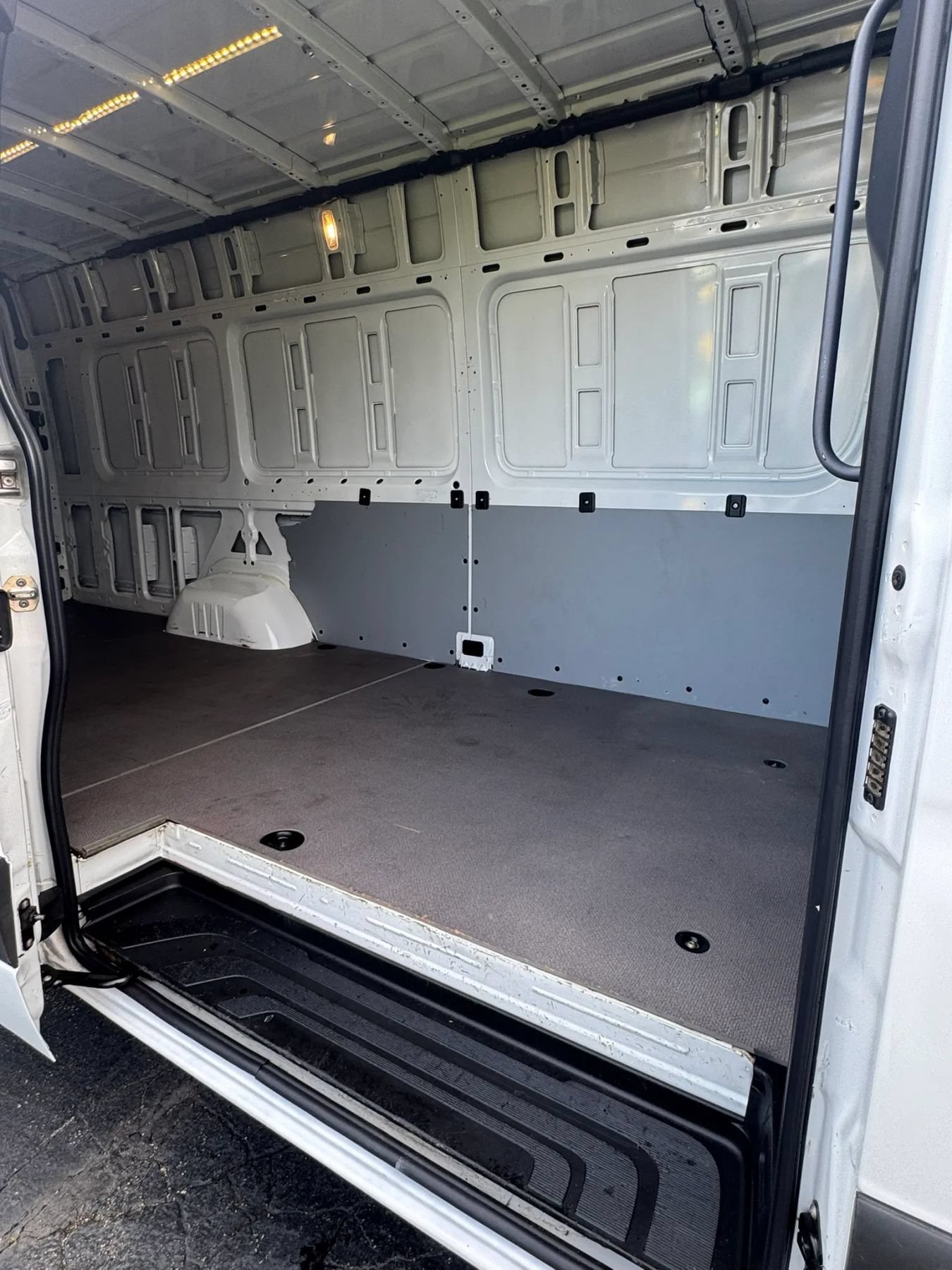 Used 2020 Mercedes-Benz Sprinter 3500 w/ Driver Convenience Package image 25
