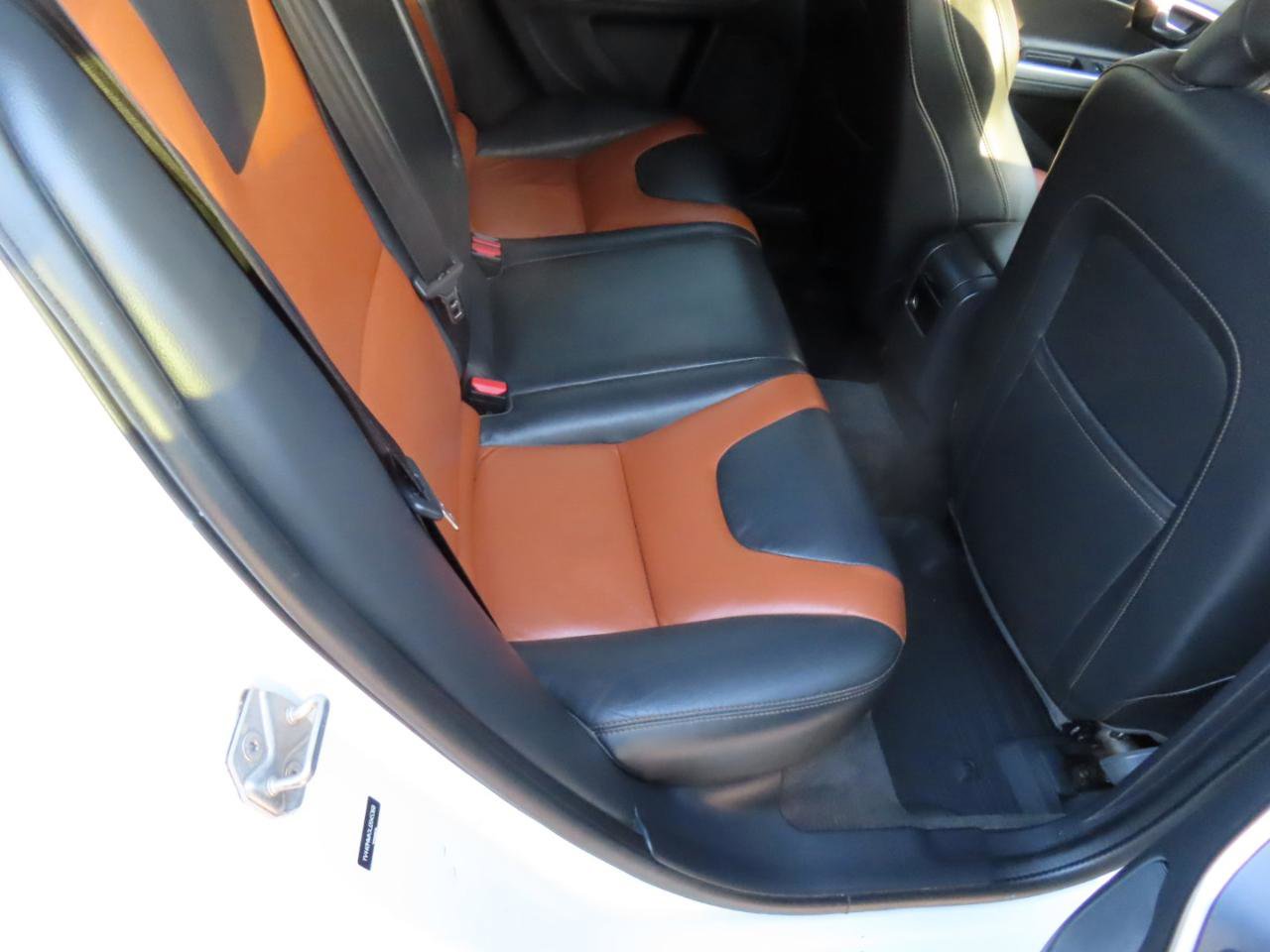 Used 2018 Volvo V60 T5 Cross Country w/ Convenience Package image 17