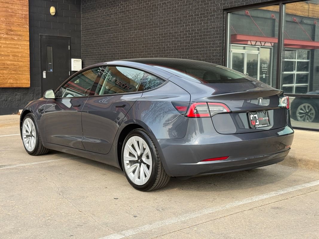 Used 2023 Tesla Model 3 Standard Range image 3