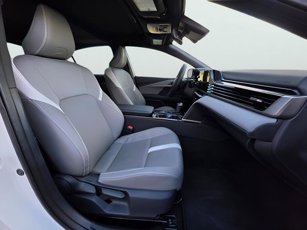 Used 2025 Toyota Camry SE w/ Multimedia Upgrade Package FWD image 31