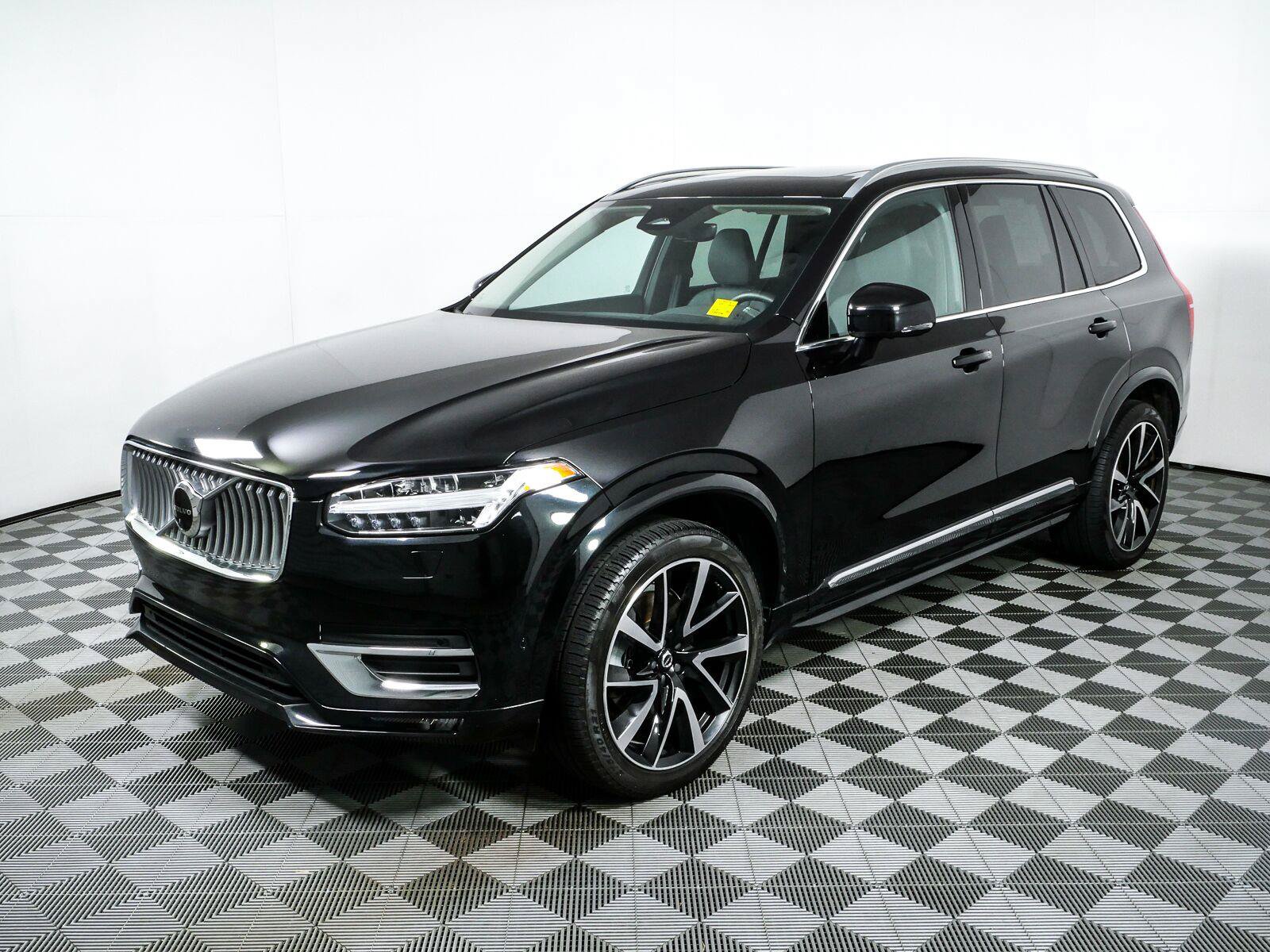 Used 2023 Volvo XC90 B6 Plus w/ Protection Package Premier AWD/4WD image 24