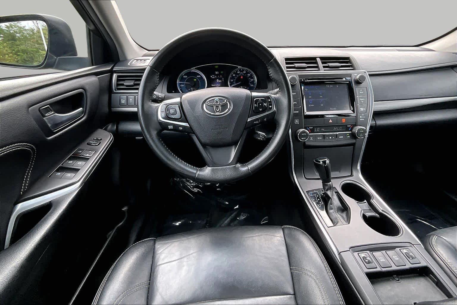 Used 2017 Toyota Camry XLE w/ Moonroof Package FWD image 6