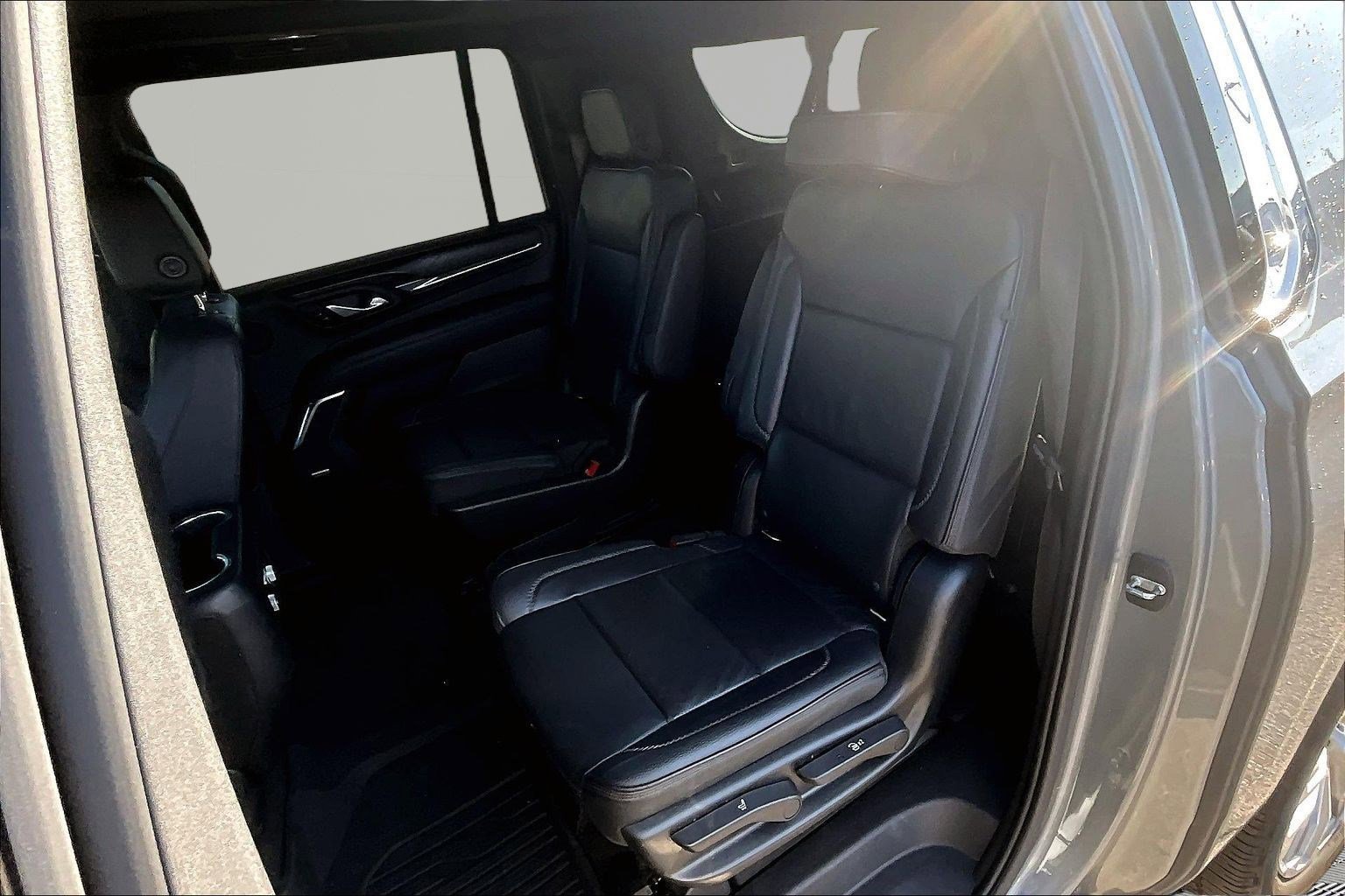 Used 2021 GMC Yukon XL Denali w/ Denali Premium Package AWD/4WD image 22