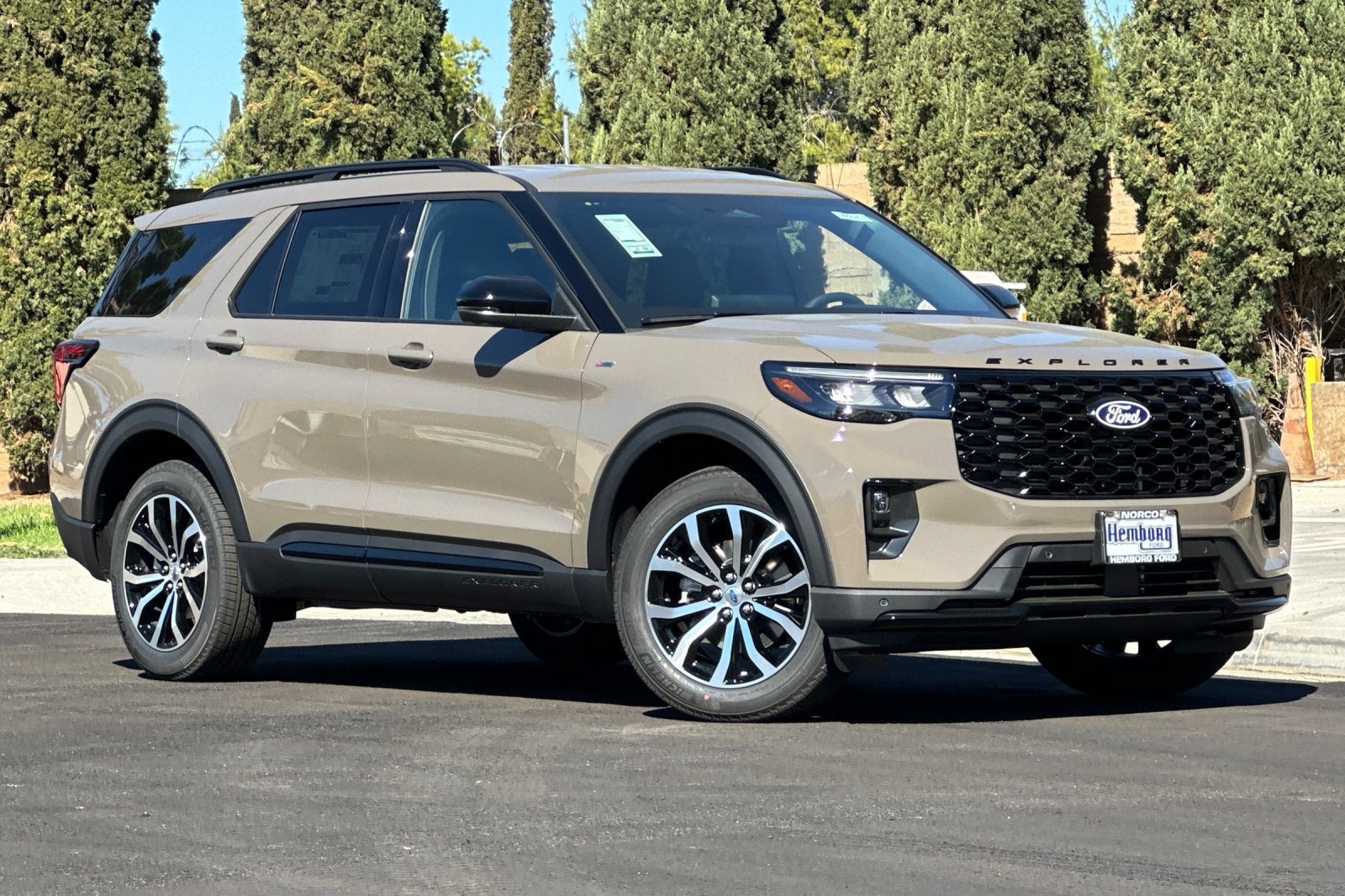 New 2027 Ford Explorer ST-Line w/ Premium Package AWD/4WD image 2