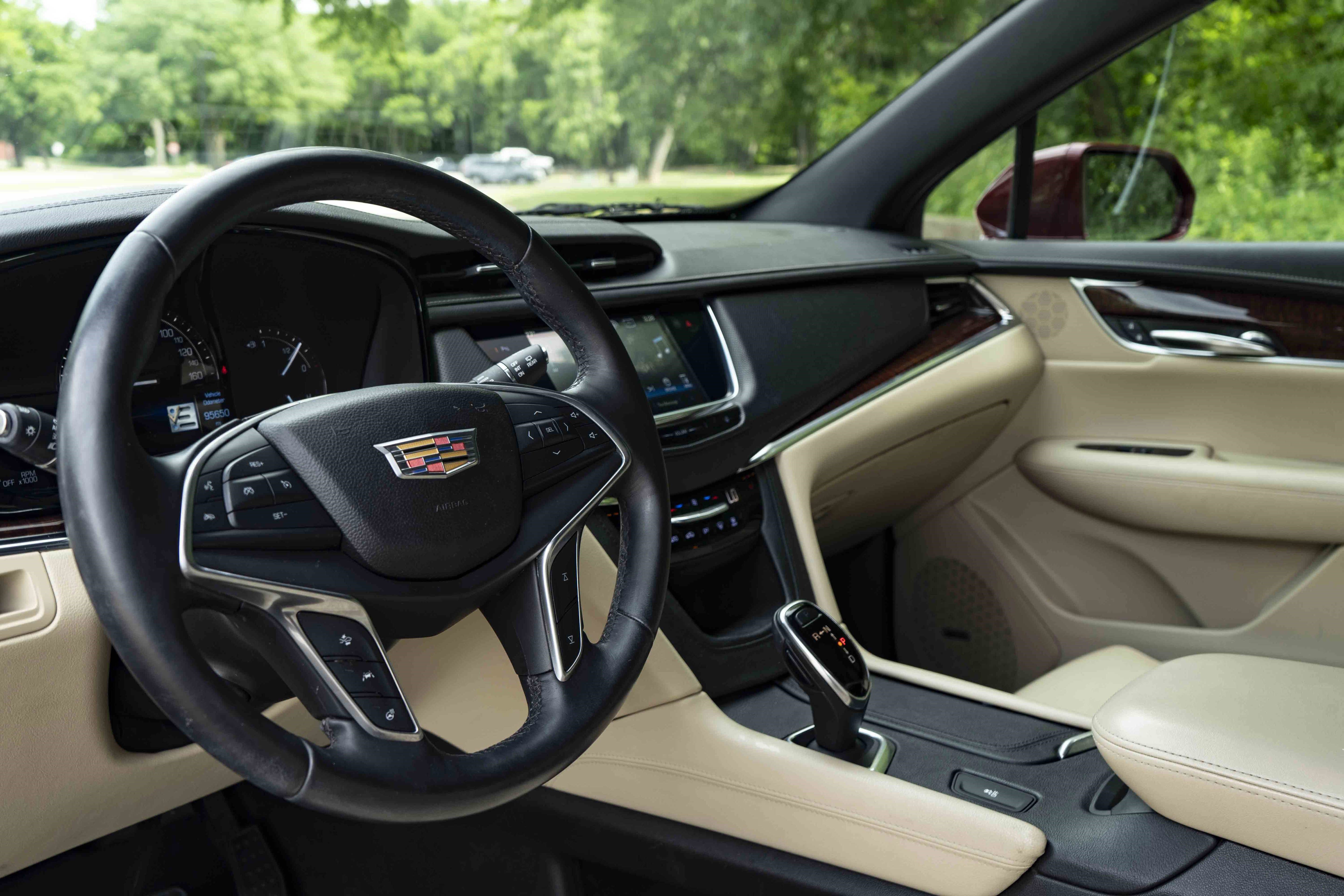 Used 2017 Cadillac XT5 Luxury w/ Driver Awareness Package FWD image 16