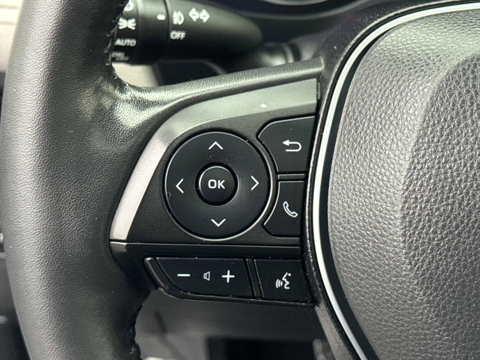 Used 2023 Toyota RAV4 XLE Premium image 7