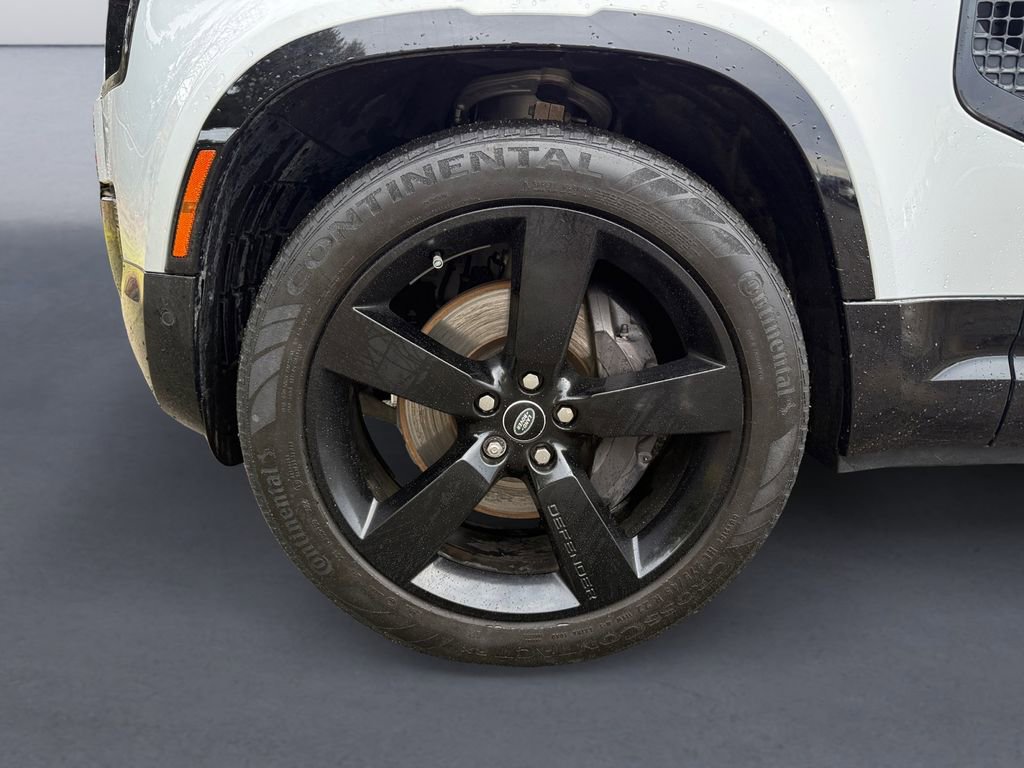 Used 2023 Land Rover Defender 130 X-Dynamic SE image 9