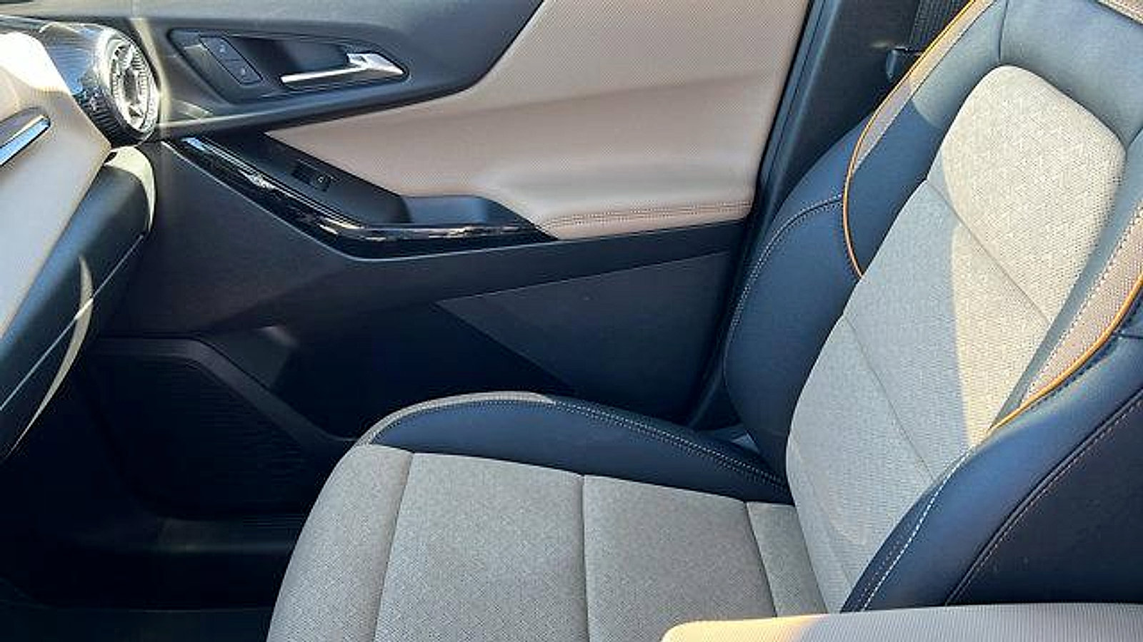 New 2026 Chevrolet Equinox ACTIV w/ Convenience Package III image 19