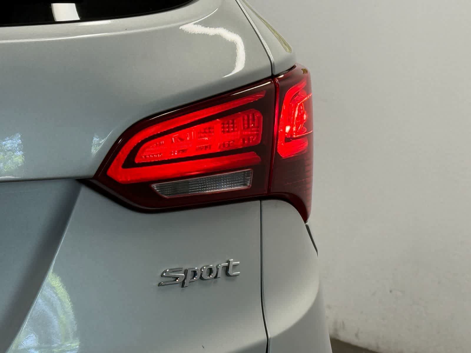 Used 2017 Hyundai Santa Fe Sport FWD image 11