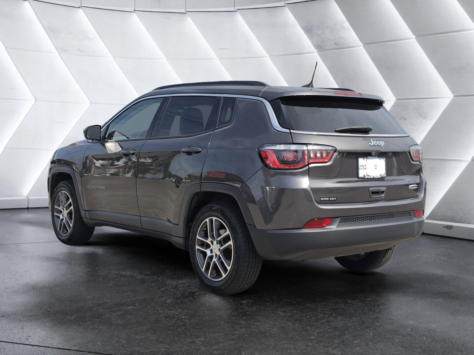 Used 2018 Jeep Compass Latitude w/ Popular Equipment Group image 5