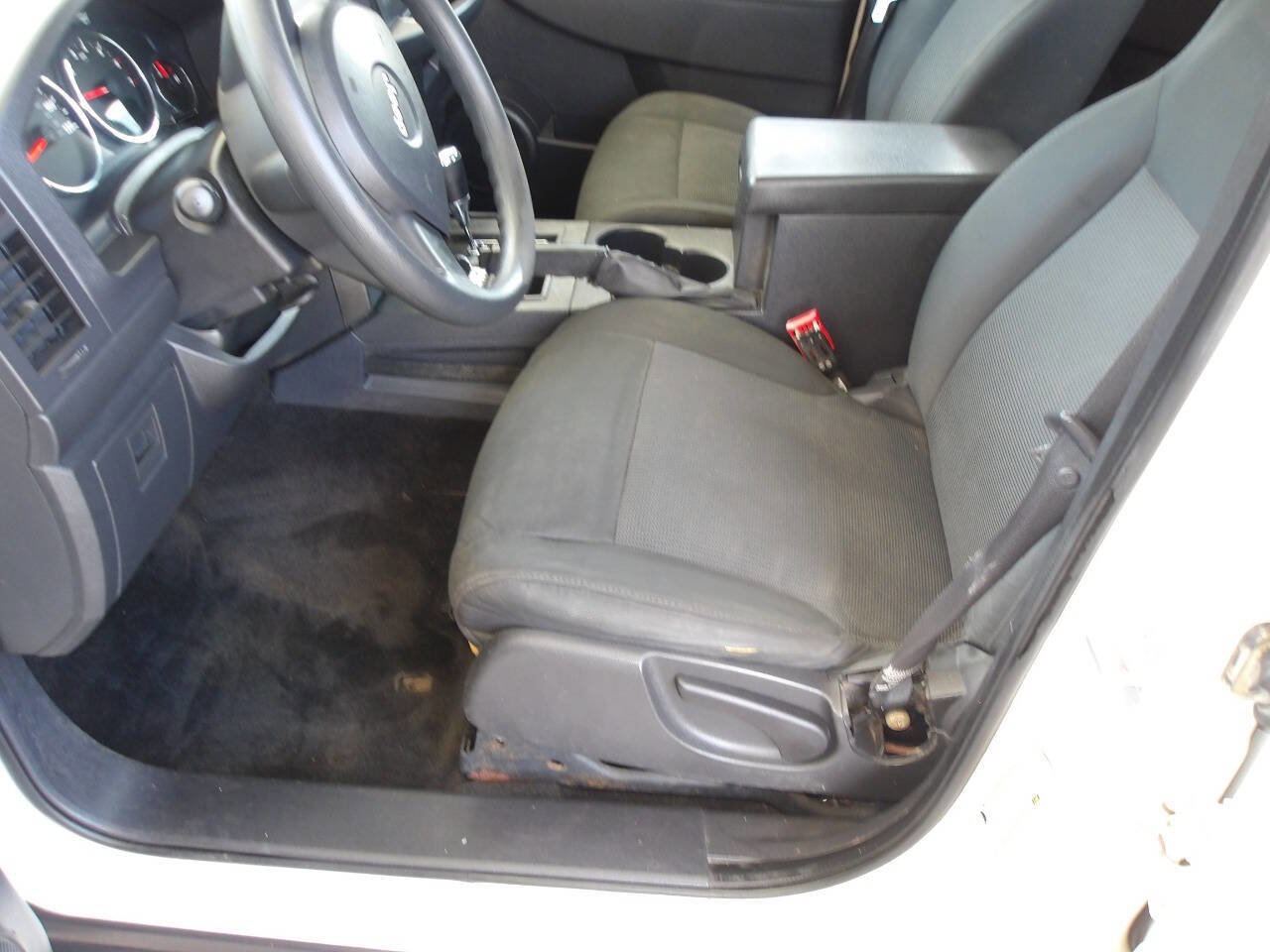 Used 2009 Jeep Liberty Sport image 5