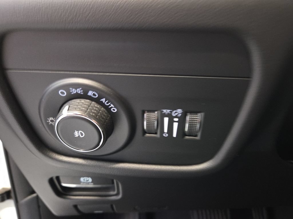 Used 2023 Jeep Grand Cherokee L Summit AWD/4WD image 25